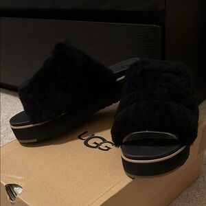 UGG Women's Black Fluffy Slide Sandals